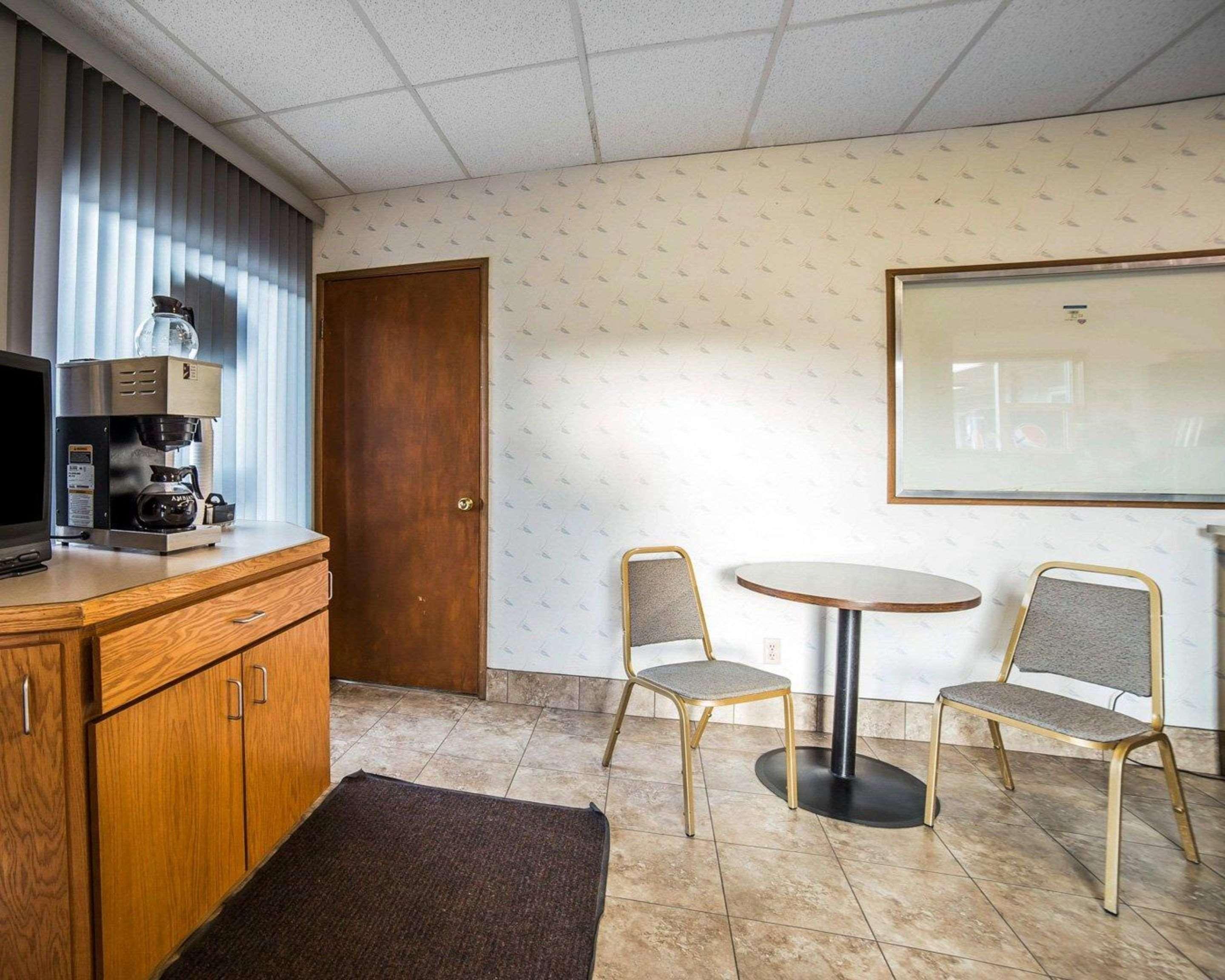 Rodeway Inn & Suites Arlington Exterior foto