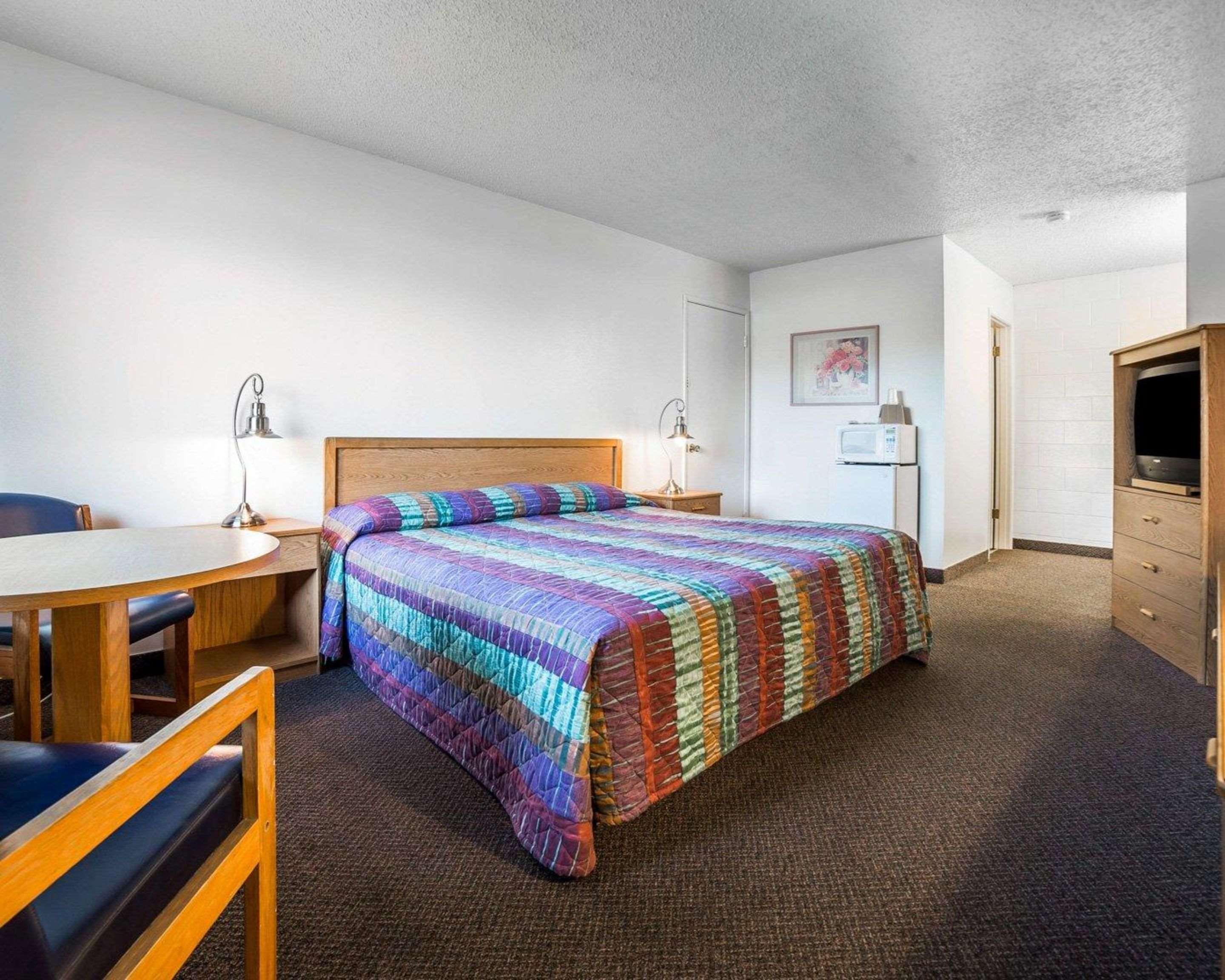 Rodeway Inn & Suites Arlington Exterior foto