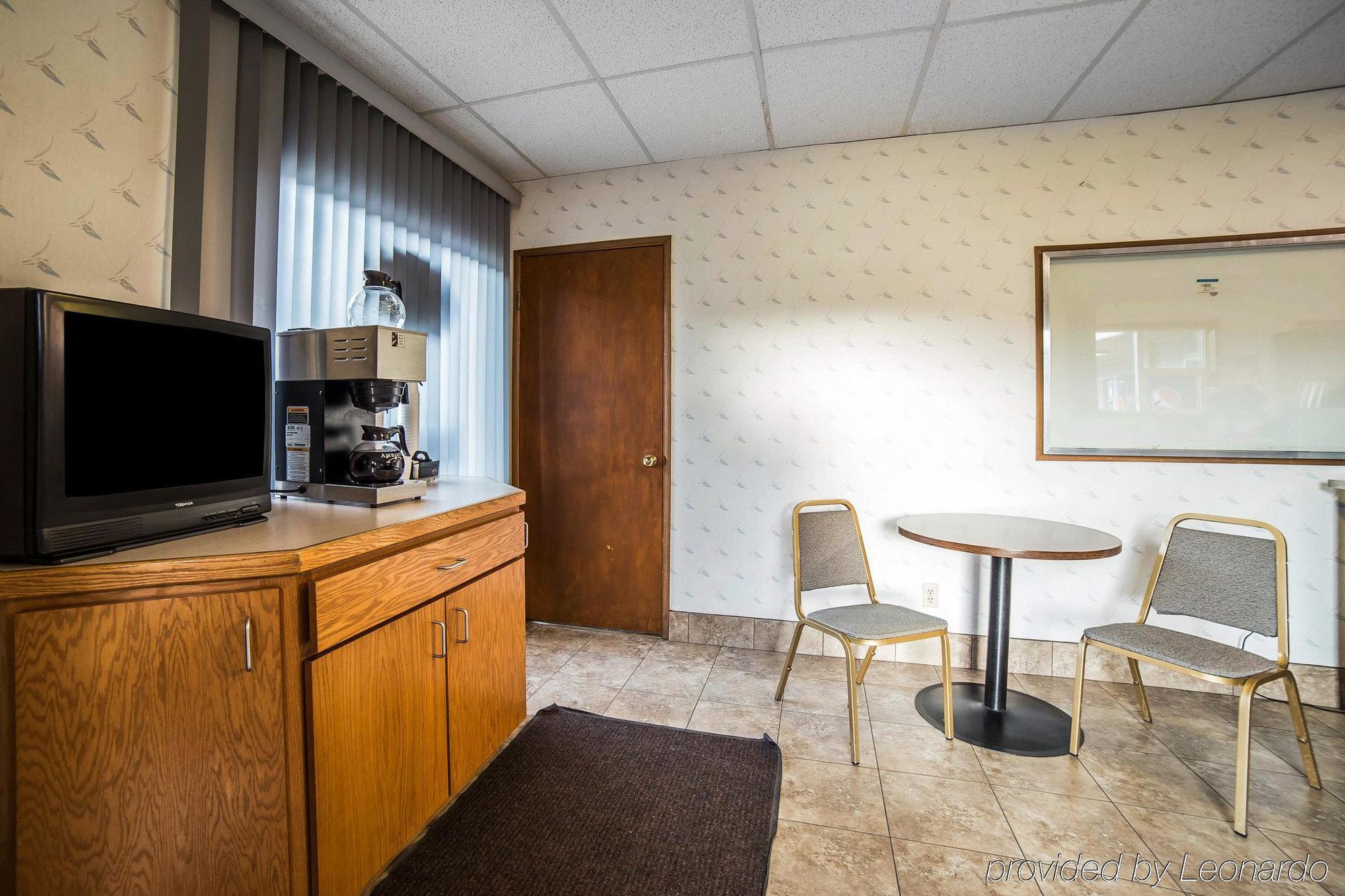 Rodeway Inn & Suites Arlington Exterior foto